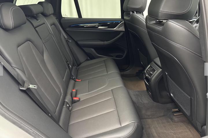 Hvid BMW iX3 fra 2023