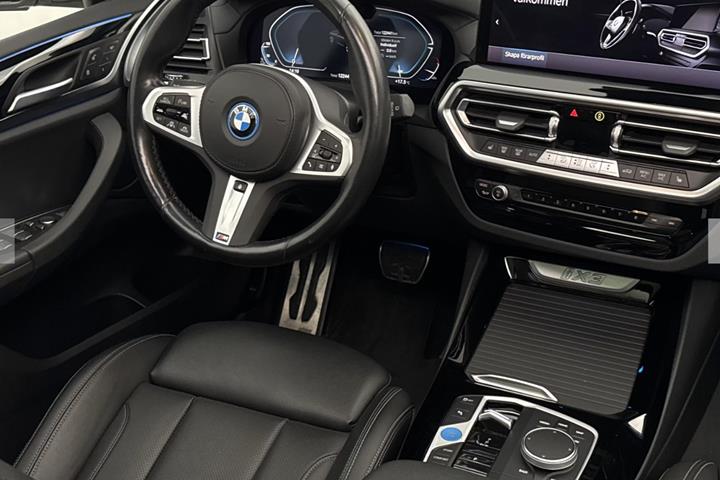 Hvid BMW iX3 fra 2023