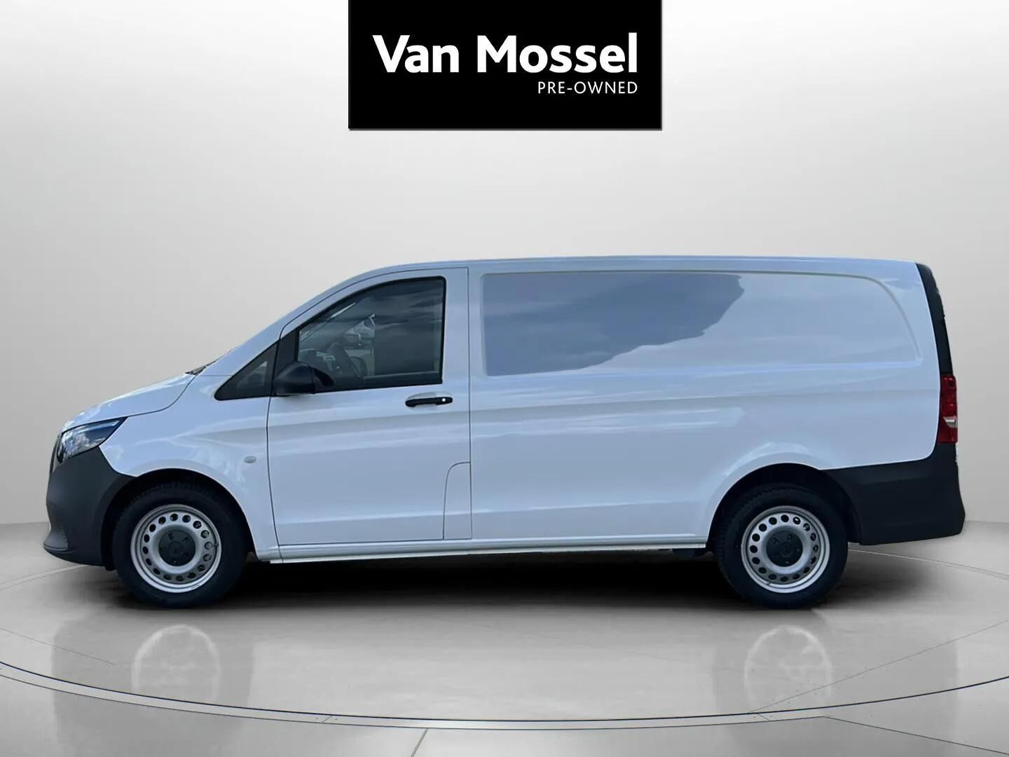 Hvid Mercedes Vito fra 2025
