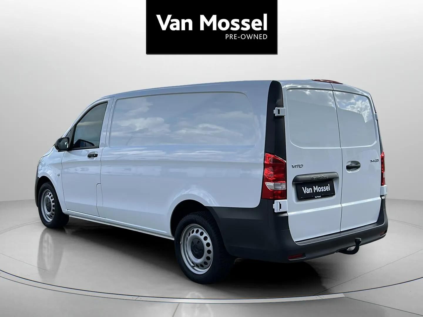 Hvid Mercedes Vito fra 2025