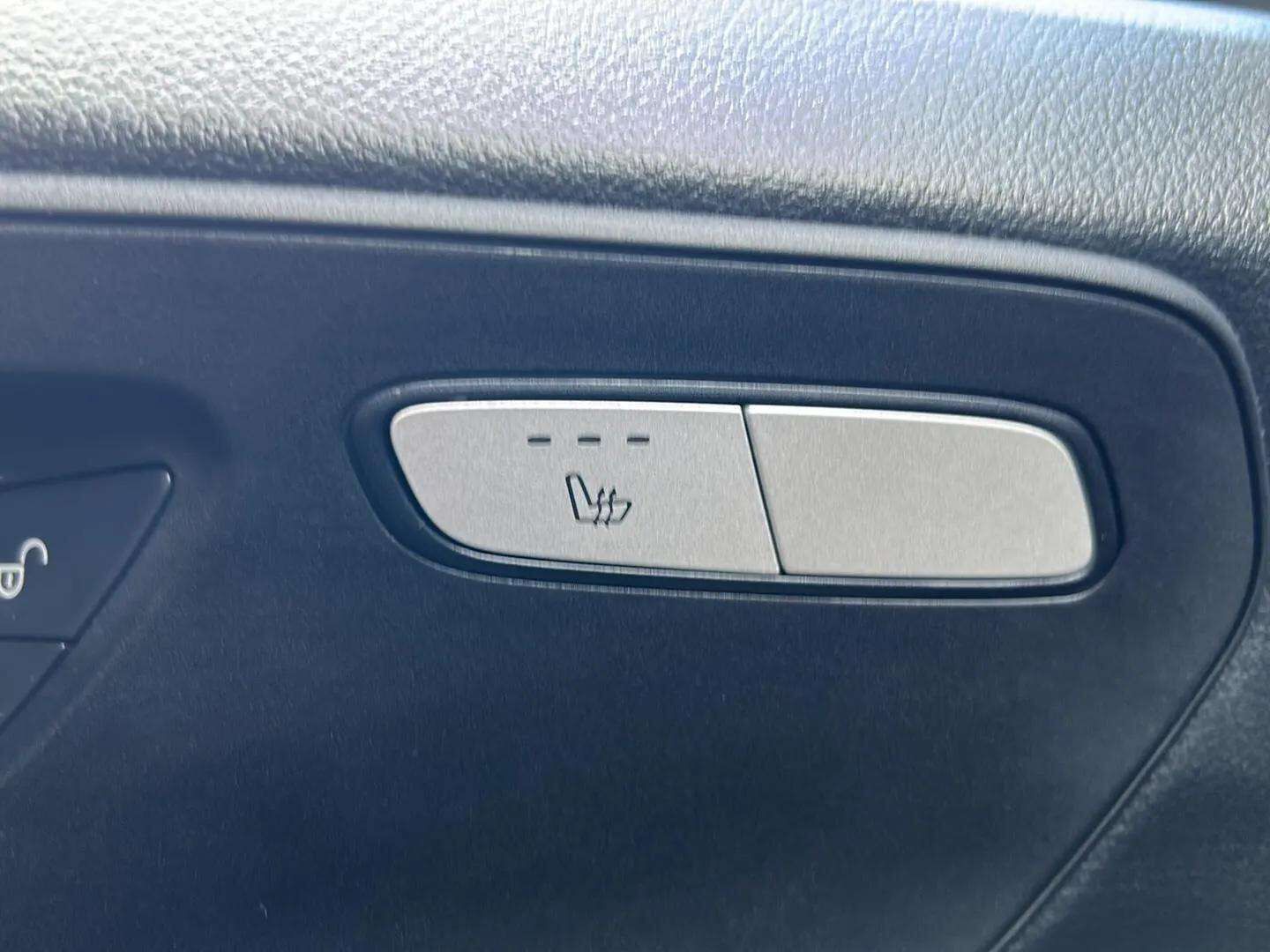 Hvid Mercedes Vito fra 2025