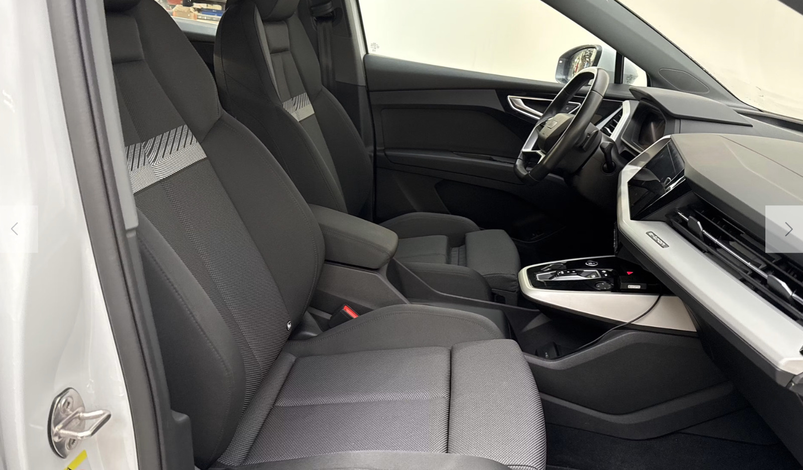 Hvid Audi Q4 e-tron fra 2023