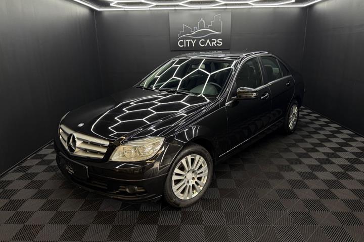 Sort Mercedes C180 fra 2008