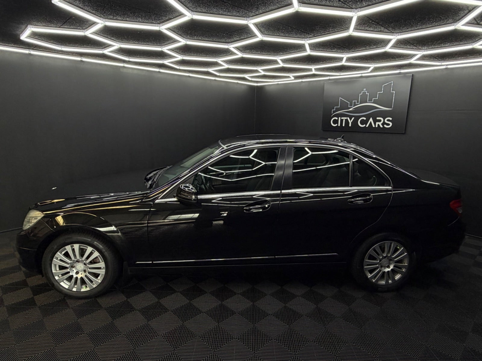 Sort Mercedes C180 fra 2008