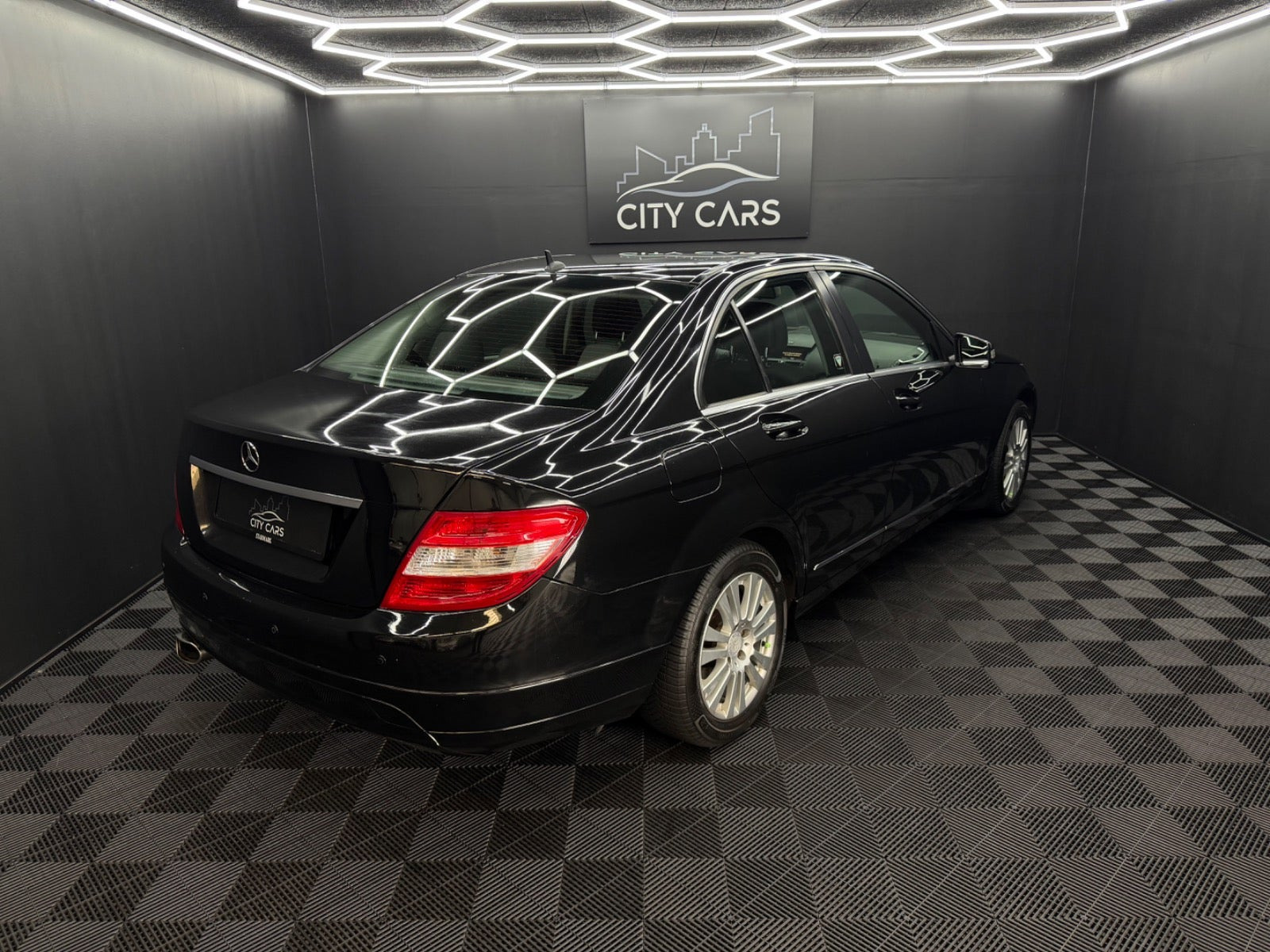 Sort Mercedes C180 fra 2008