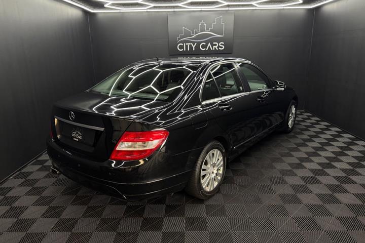 Sort Mercedes C180 fra 2008