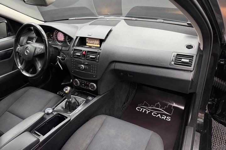 Sort Mercedes C180 fra 2008