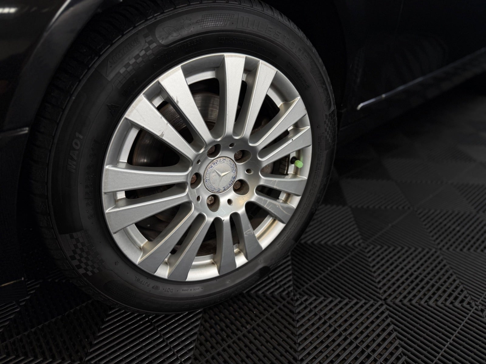Sort Mercedes C180 fra 2008