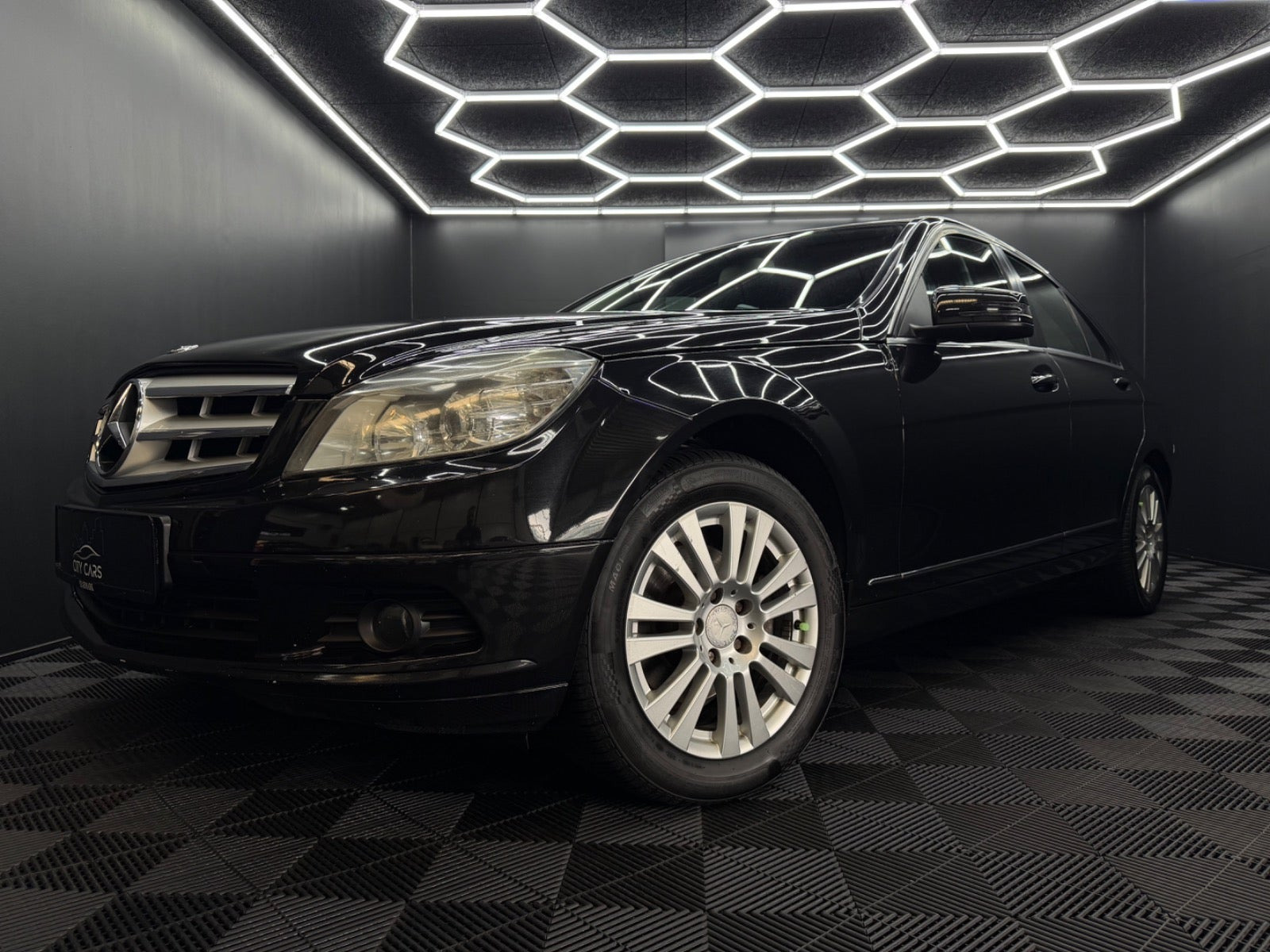 Sort Mercedes C180 fra 2008