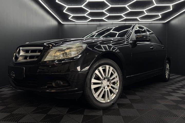 Sort Mercedes C180 fra 2008