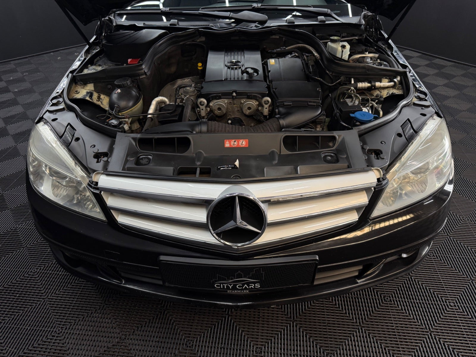 Sort Mercedes C180 fra 2008