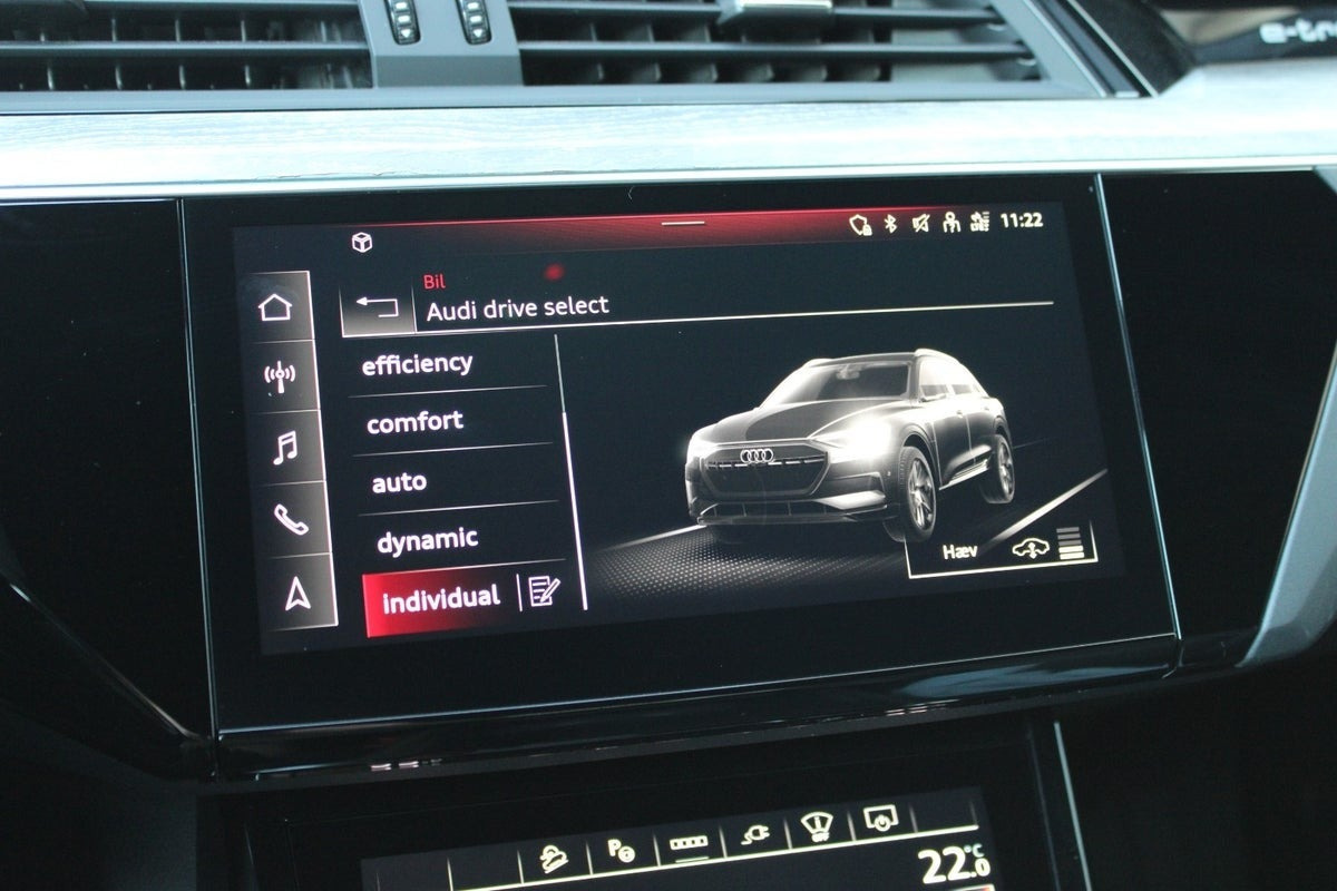 Grå Audi e-tron fra 2022