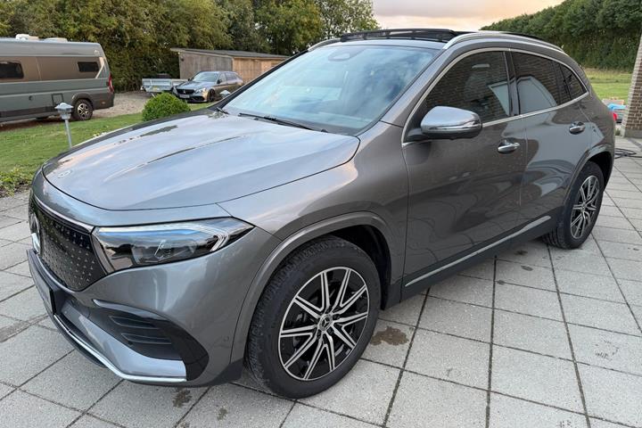 Grå Mercedes EQA250+ fra 2025 set udefra