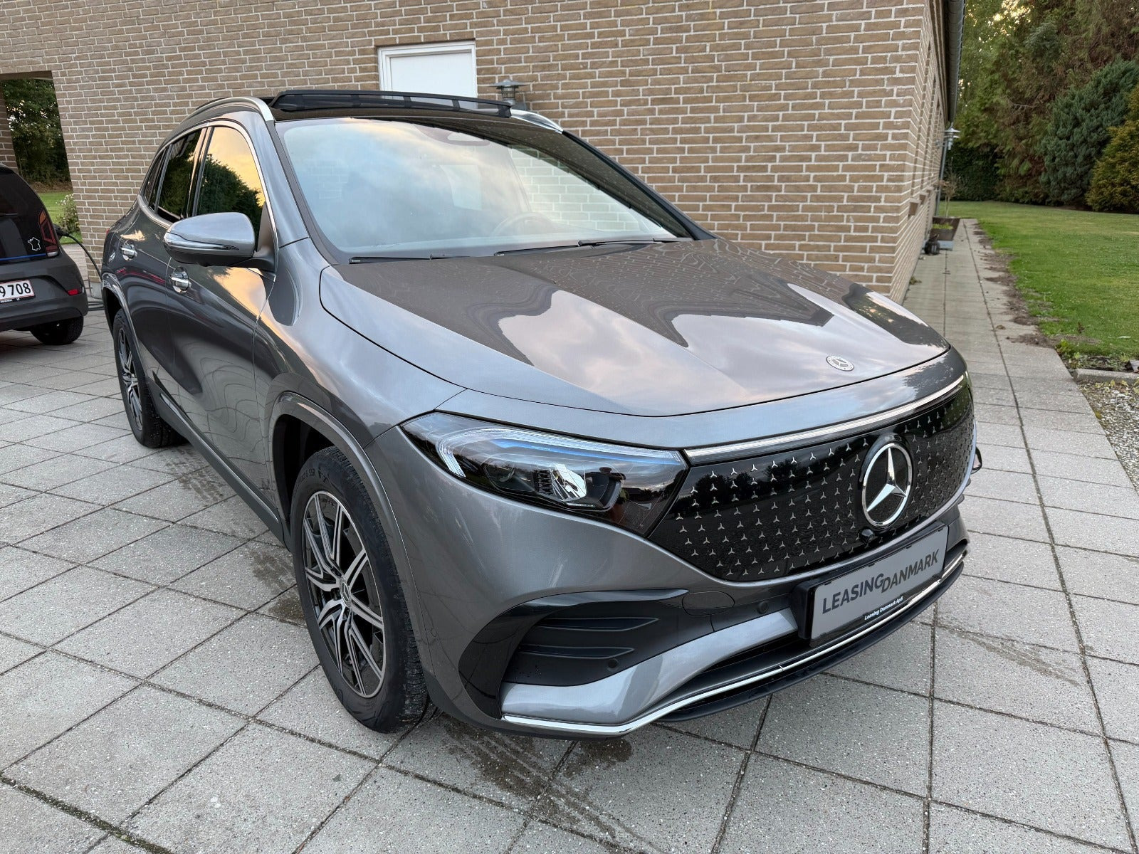 Grå Mercedes EQA250+ fra 2025