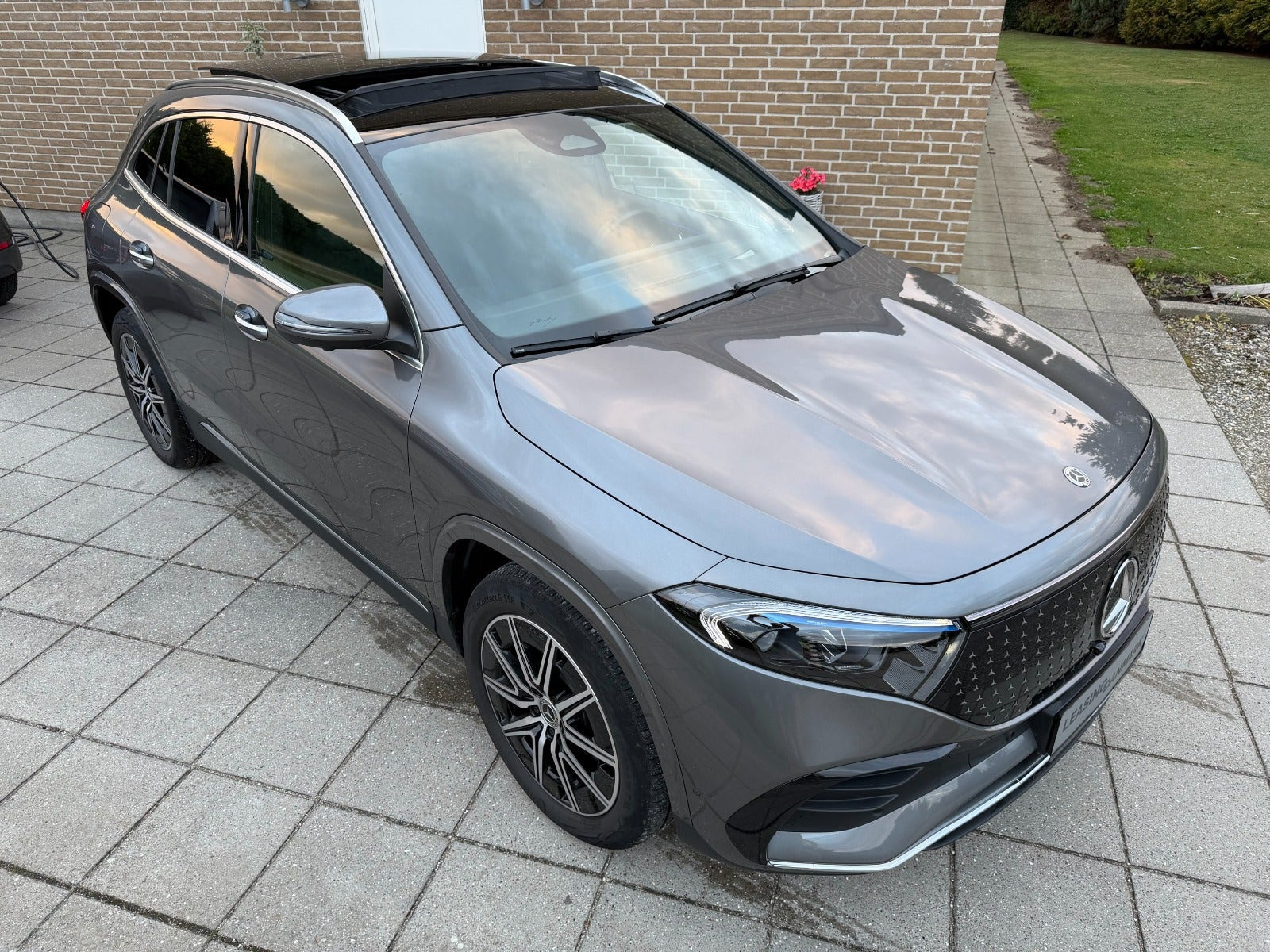 Grå Mercedes EQA250+ fra 2025