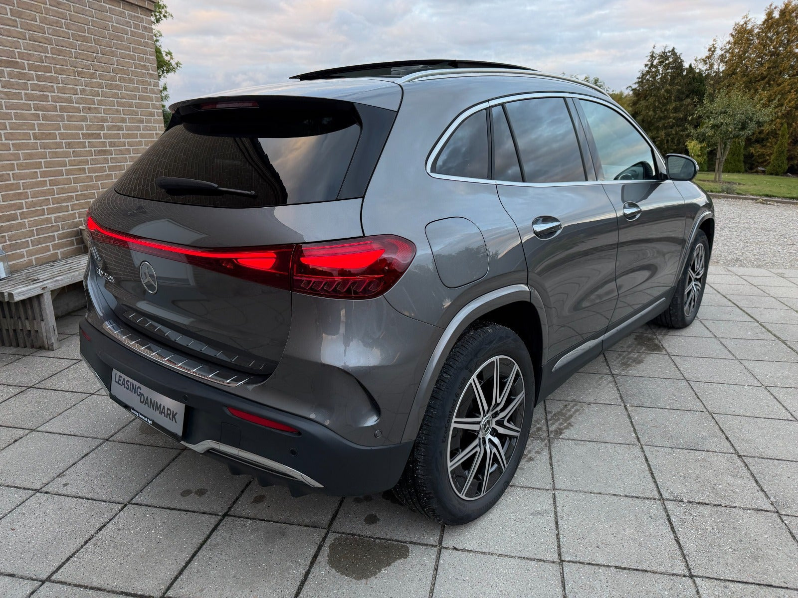 Grå Mercedes EQA250+ fra 2025