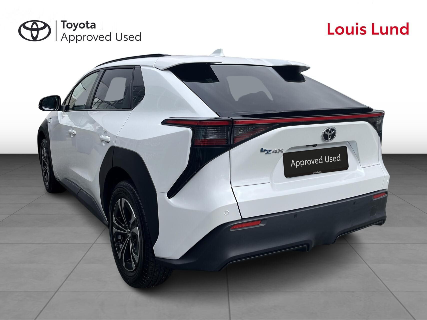 Hvid Toyota BZ4X fra 2025