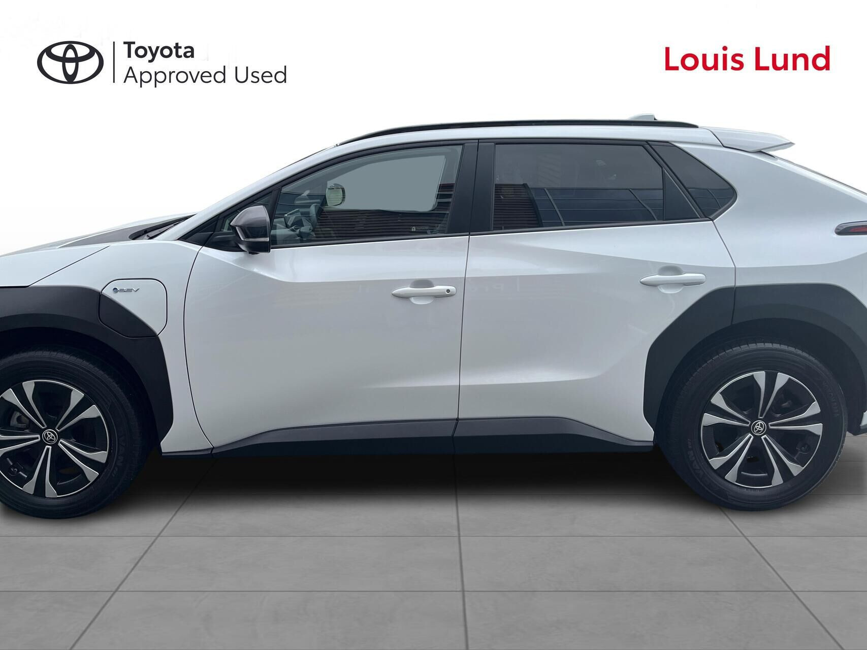Hvid Toyota BZ4X fra 2025