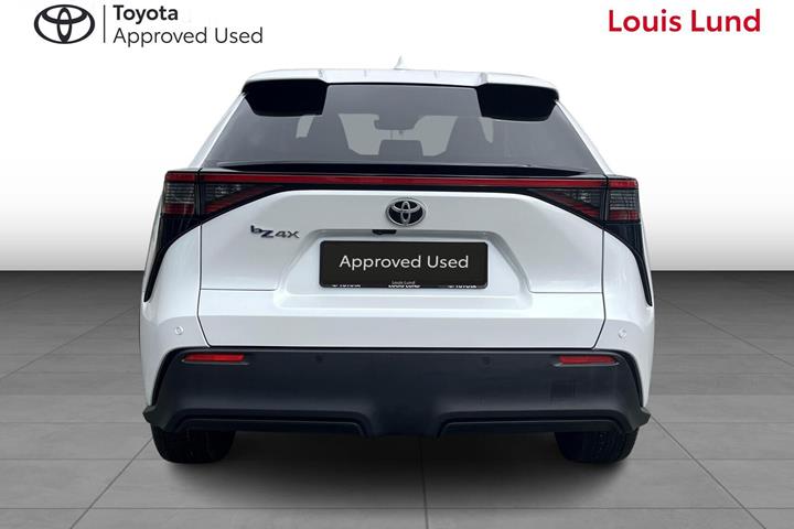 Hvid Toyota BZ4X fra 2025