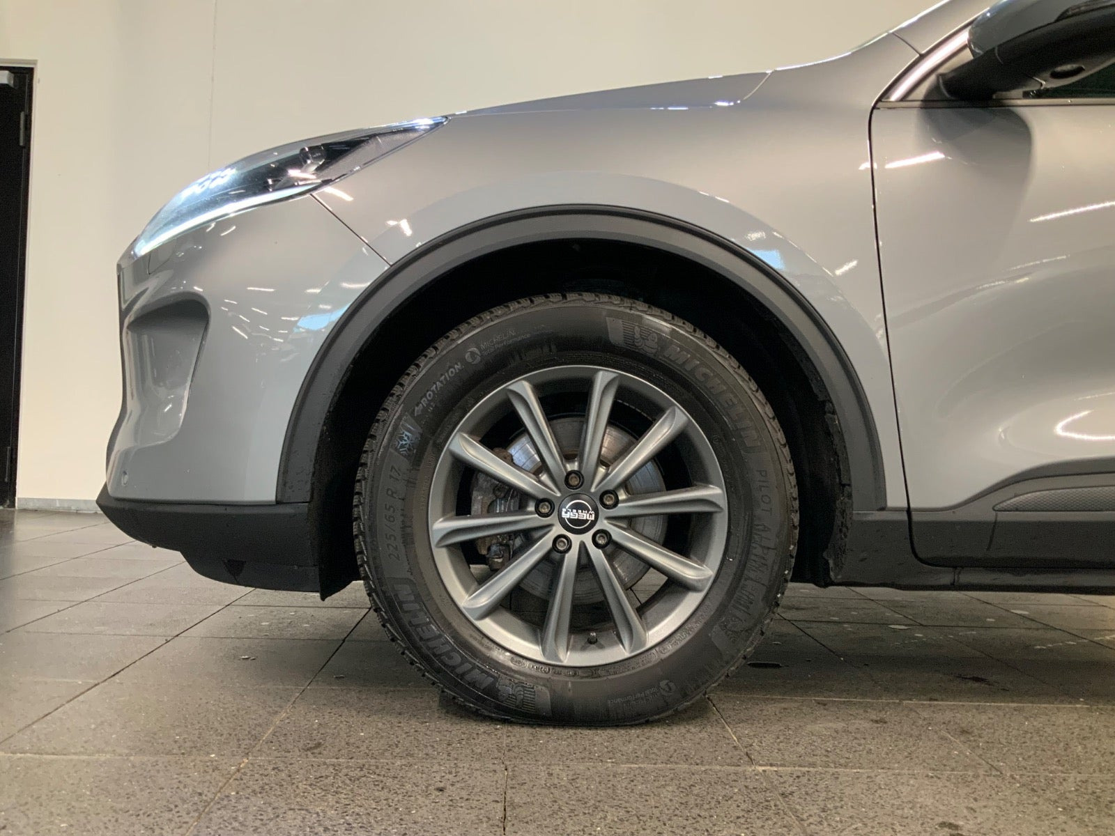 Grå Ford Kuga fra 2022
