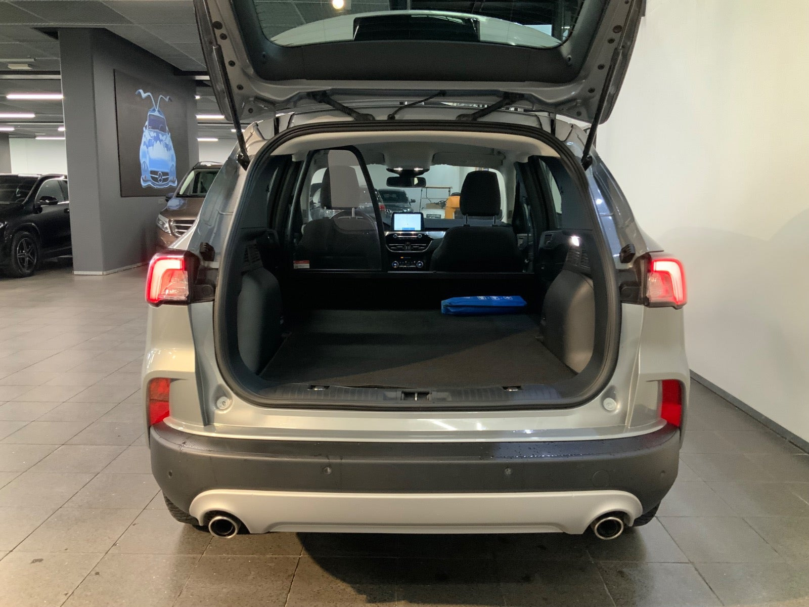Grå Ford Kuga fra 2022