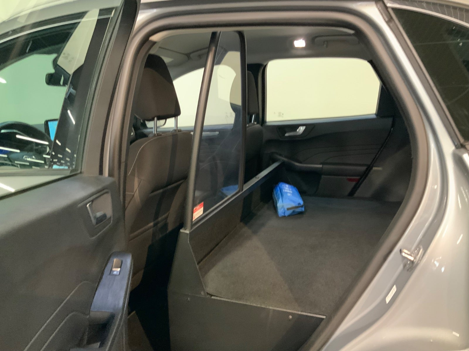 Grå Ford Kuga fra 2022