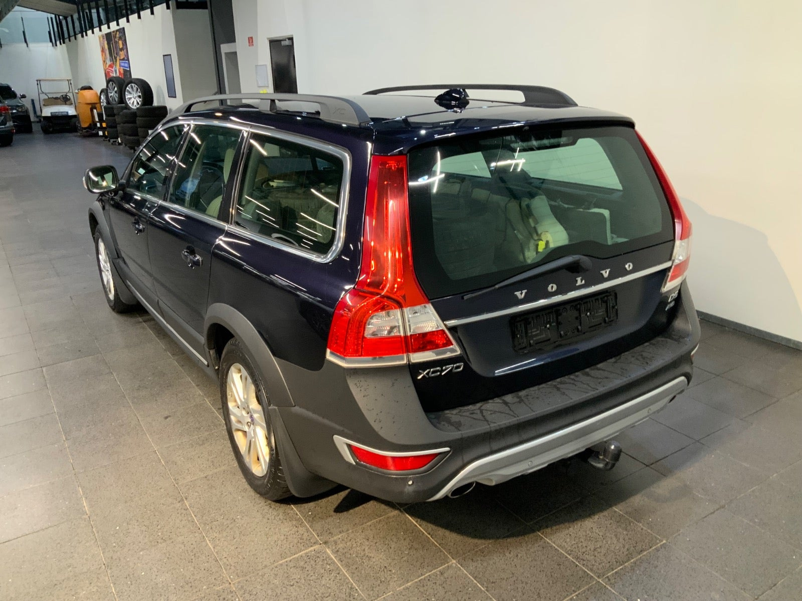 Blå Volvo XC70 fra 2016