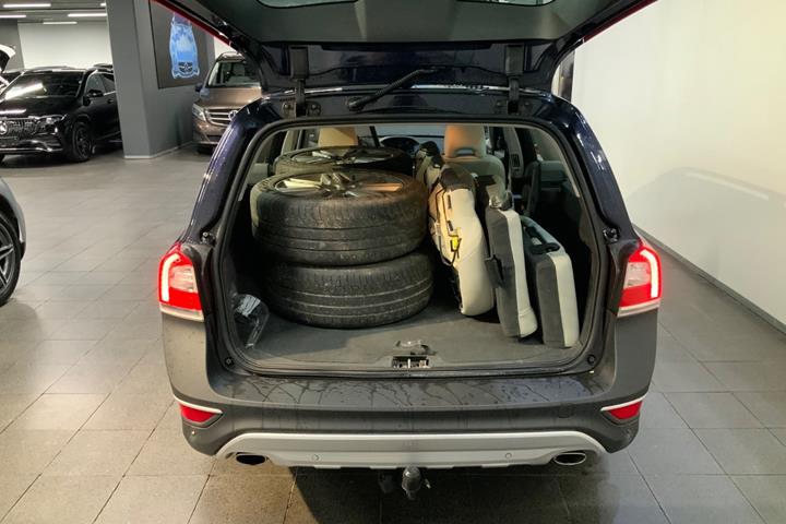 Blå Volvo XC70 fra 2016