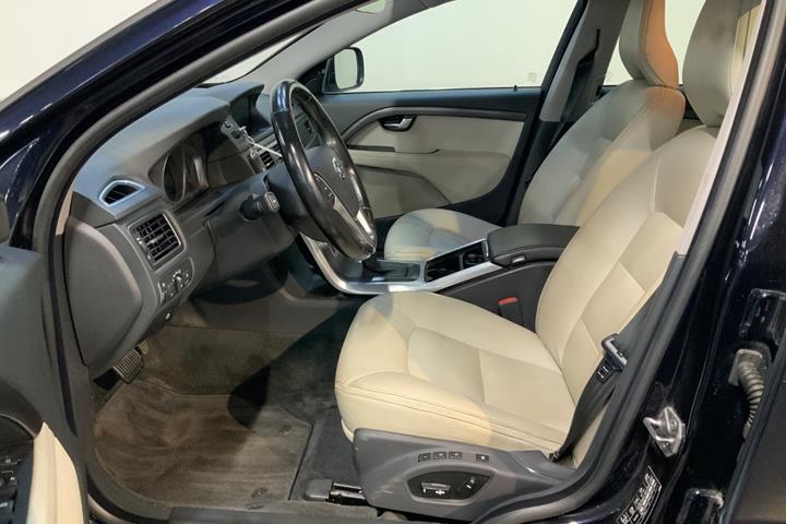 Blå Volvo XC70 fra 2016