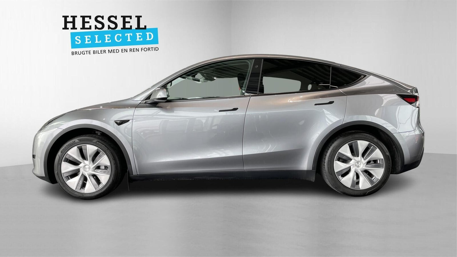Hvid Tesla Model Y fra 2024