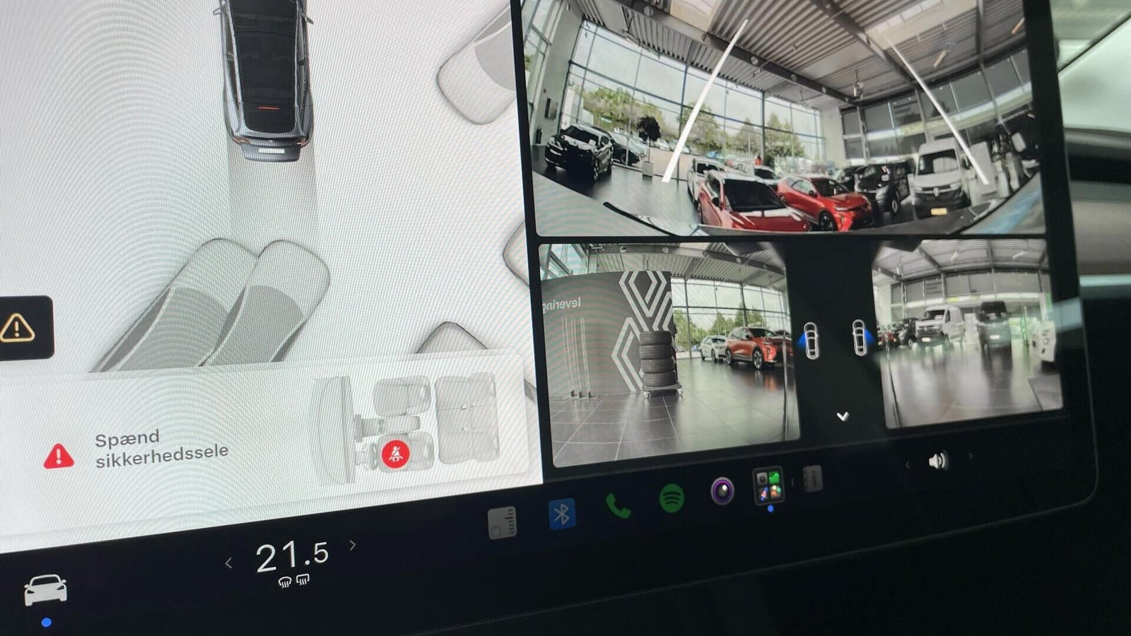 Hvid Tesla Model Y fra 2024