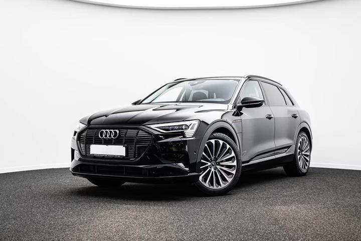 Sort Audi e-tron fra 2022 set udefra