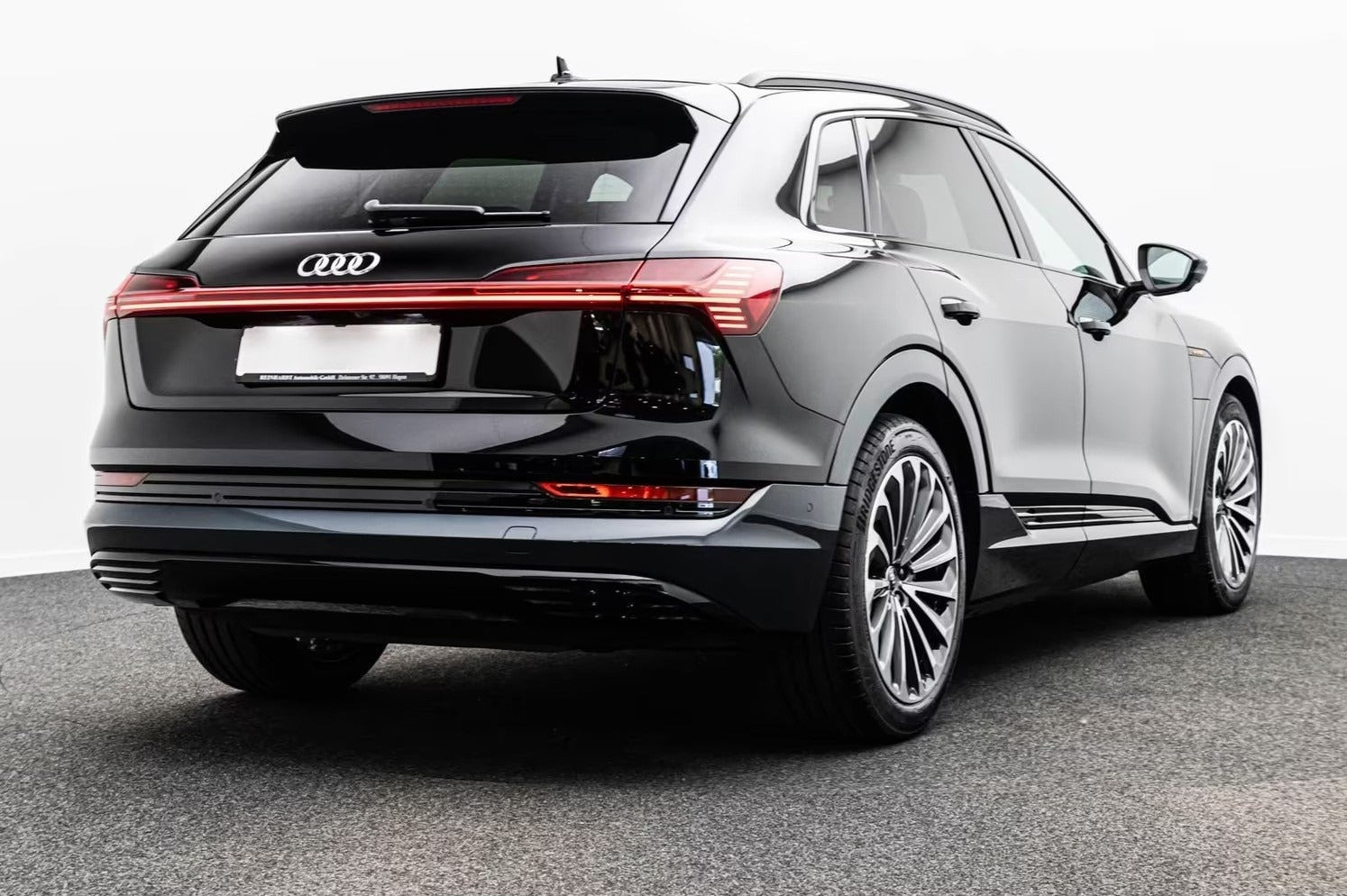 Sort Audi e-tron fra 2022