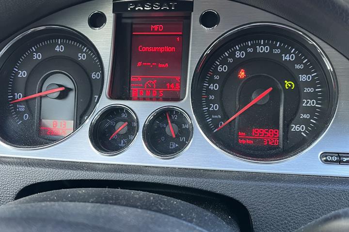 Sort VW Passat fra 2006