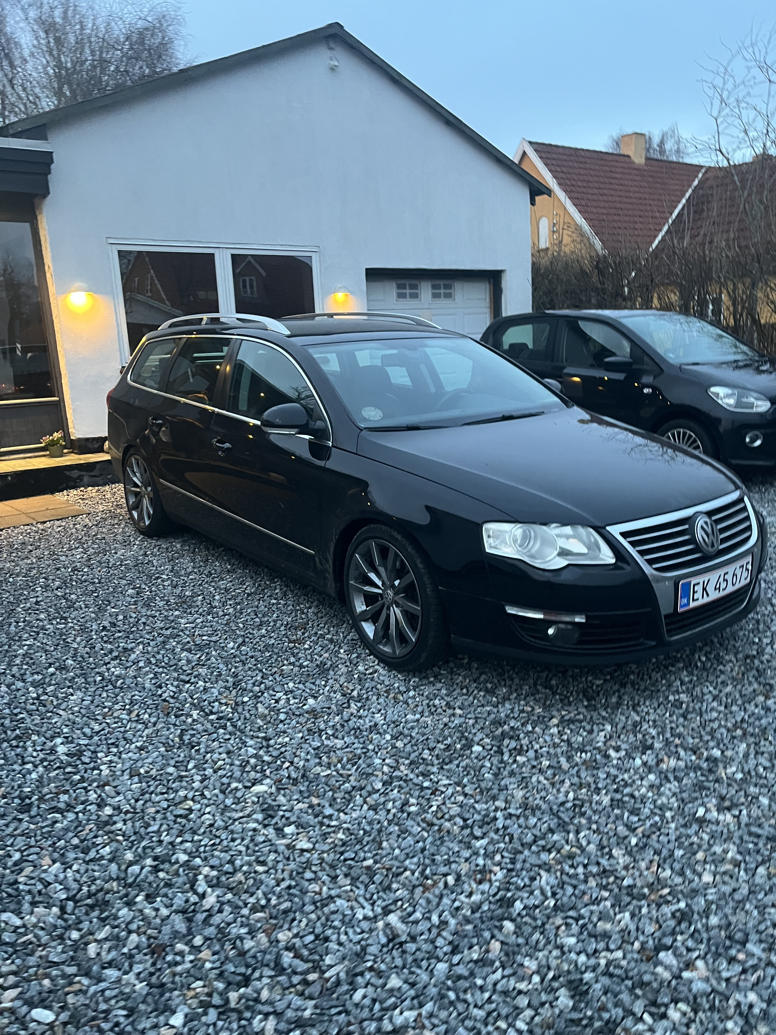 Sort VW Passat fra 2006