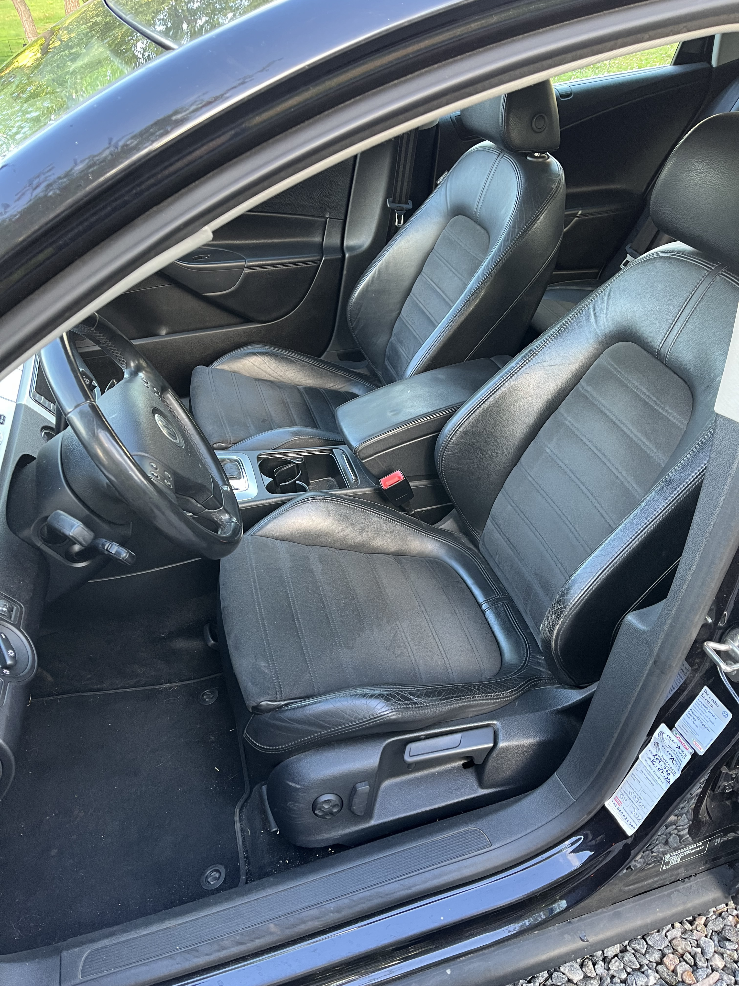 Sort VW Passat fra 2006