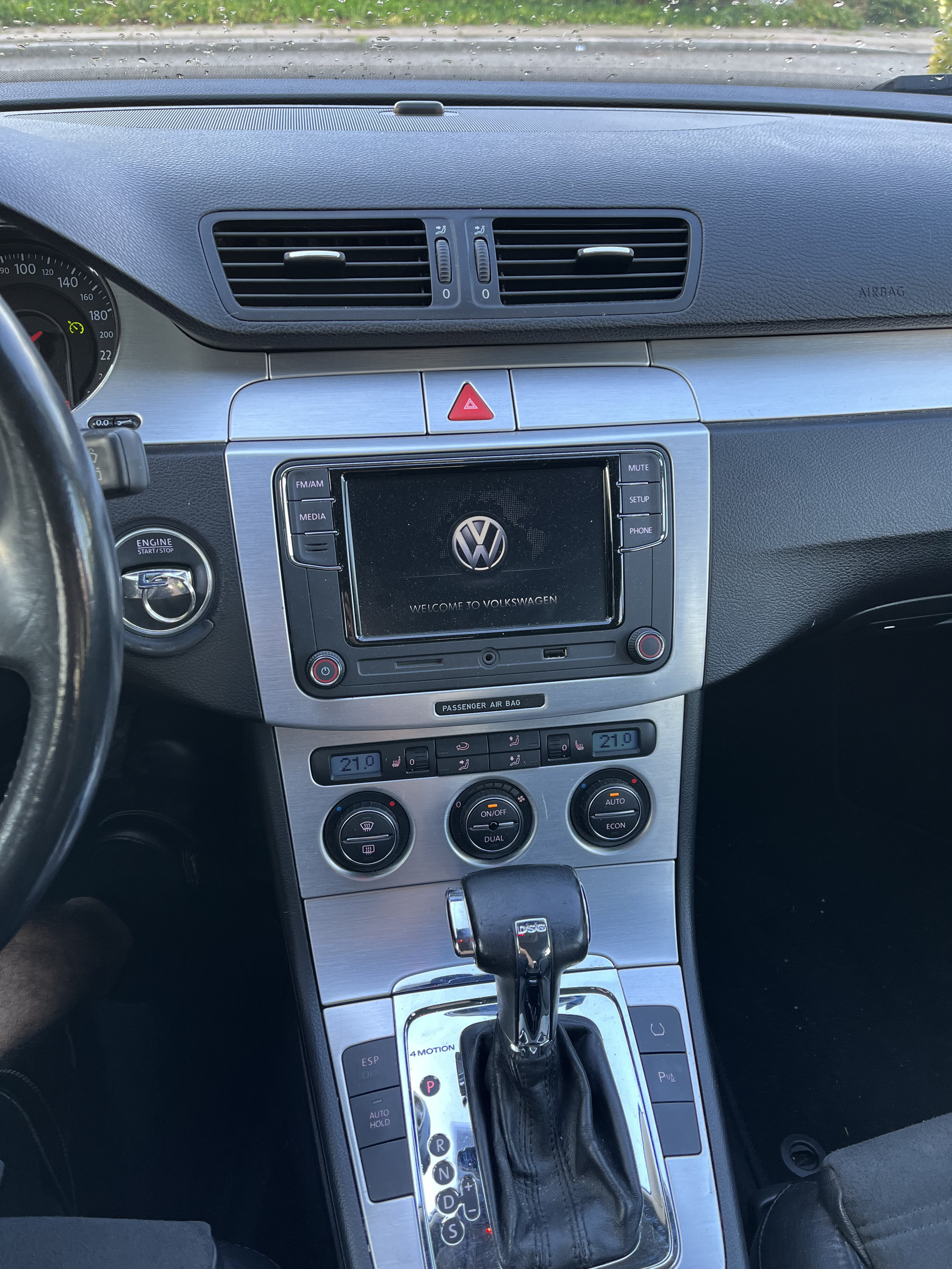 Sort VW Passat fra 2006