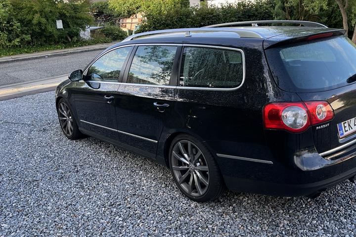 Sort VW Passat fra 2006