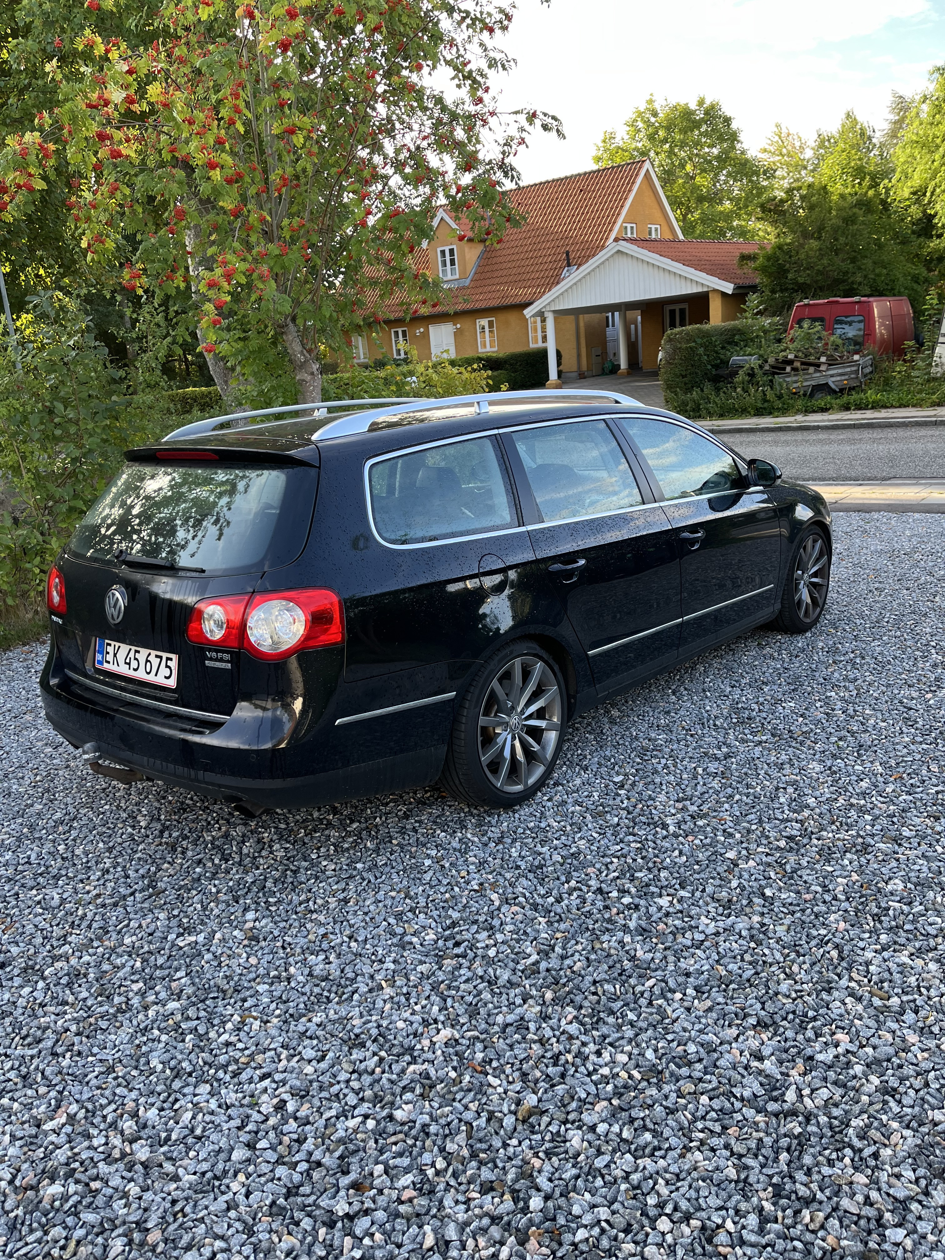 Sort VW Passat fra 2006