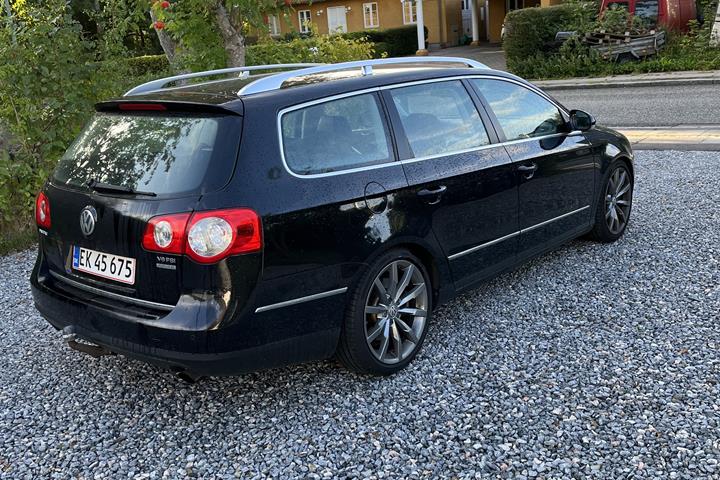 Sort VW Passat fra 2006