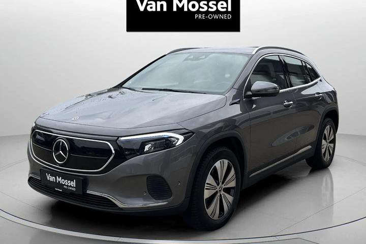 Grå Mercedes EQA250+ fra 2021 set udefra
