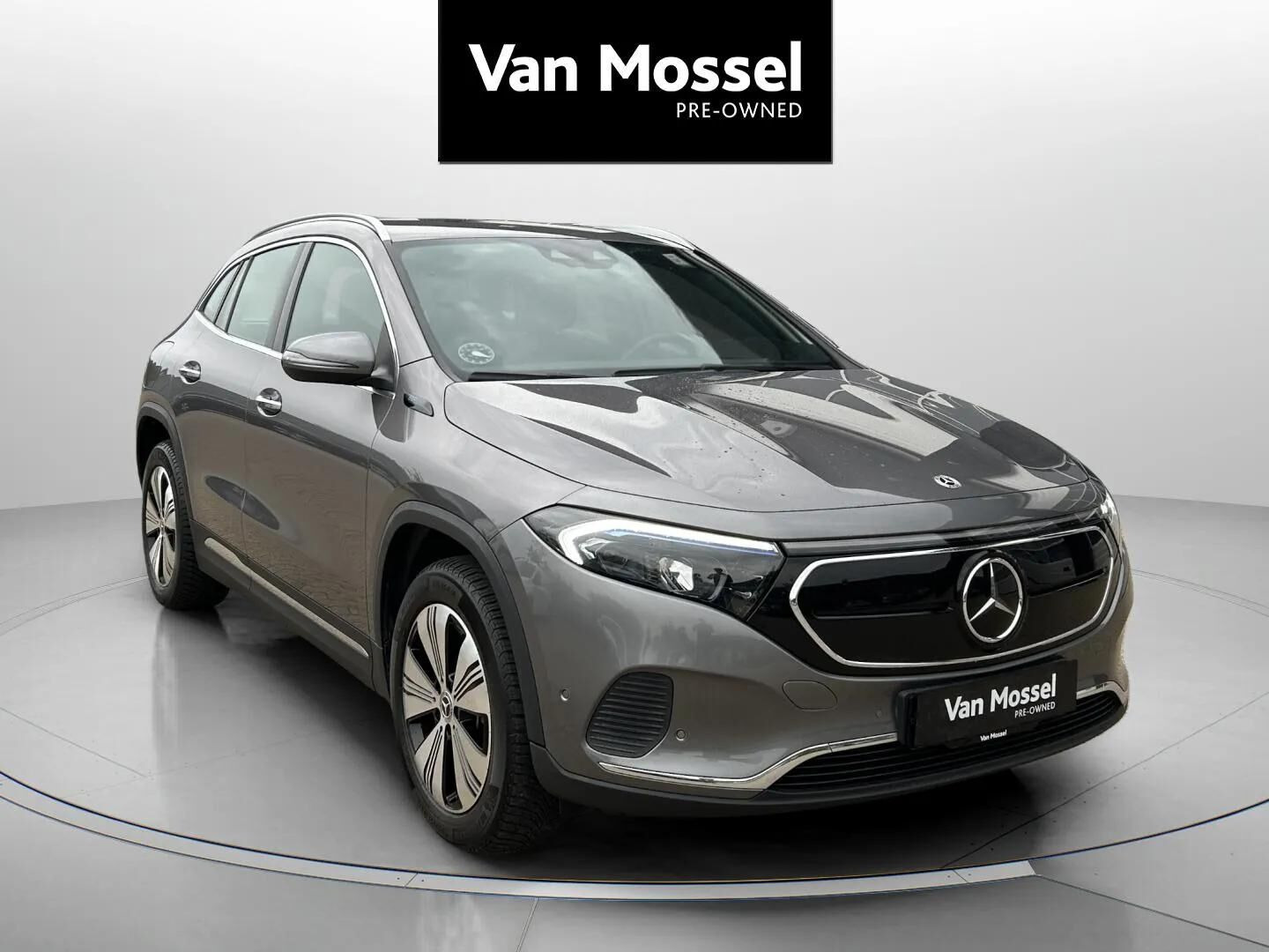 Grå Mercedes EQA250+ fra 2021