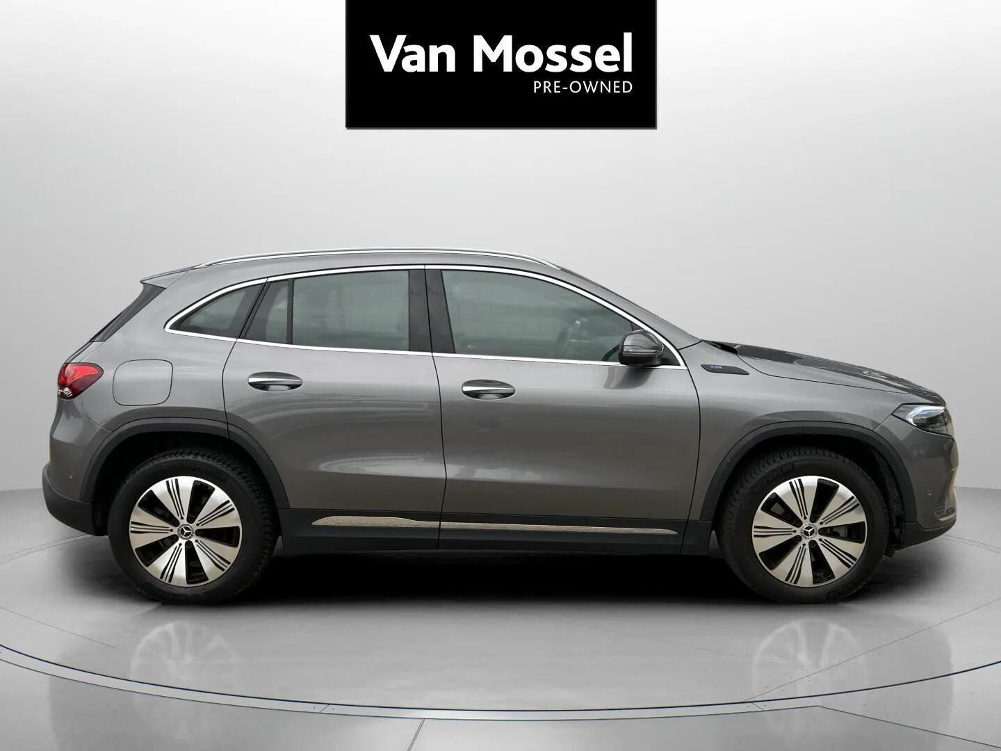 Grå Mercedes EQA250+ fra 2021