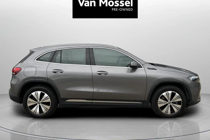 Grå Mercedes EQA250+ fra 2021