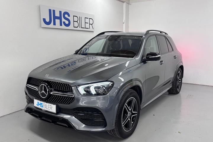Grå Mercedes GLE350 de fra 2022 set udefra