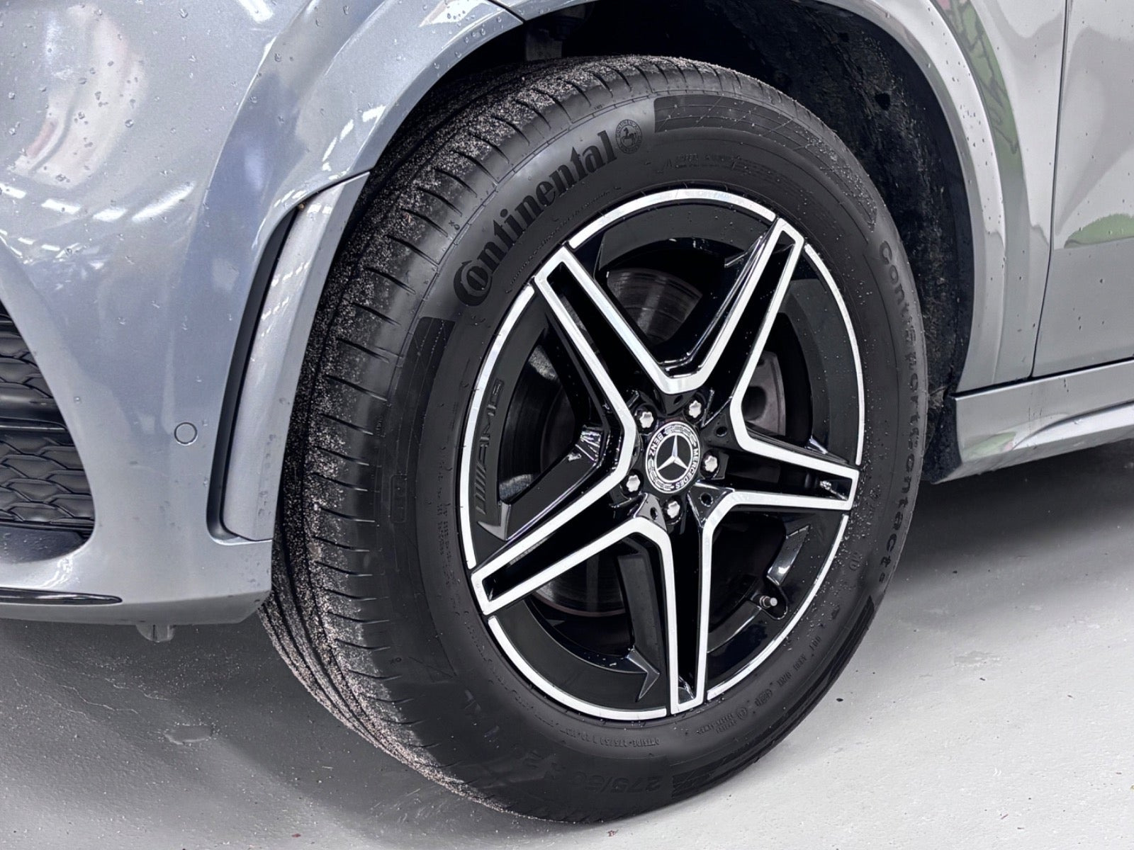 Grå Mercedes GLE350 de fra 2022