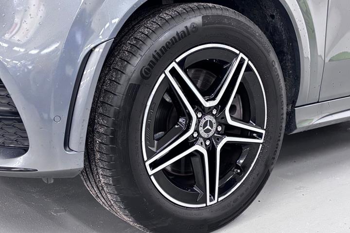 Grå Mercedes GLE350 de fra 2022
