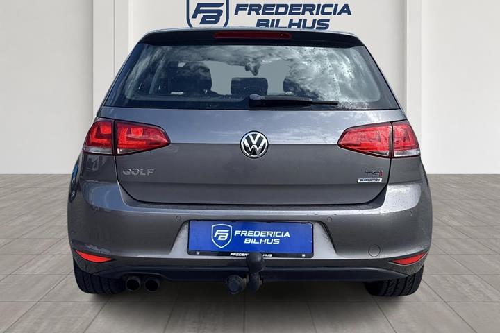 Grå VW Golf VII fra 2015