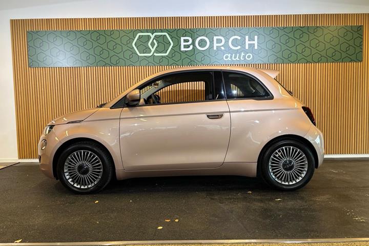 Grå Fiat 500e fra 2023