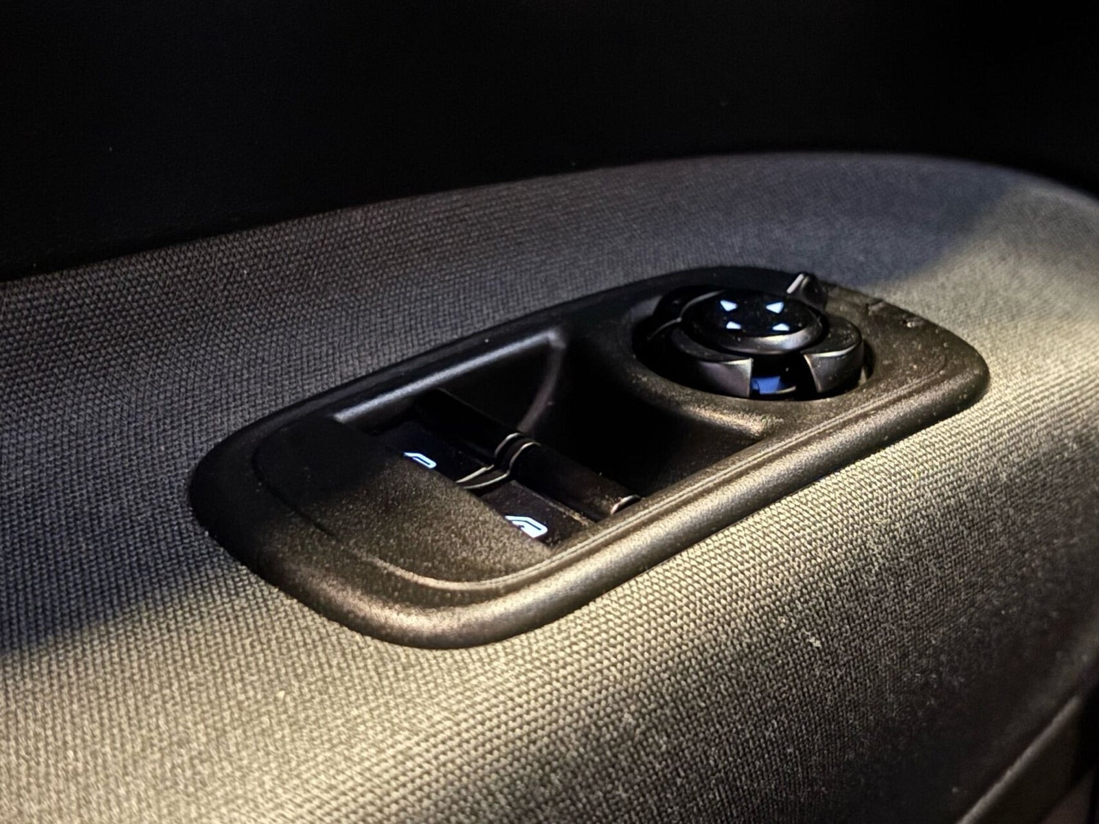 Grå Fiat 500e fra 2023